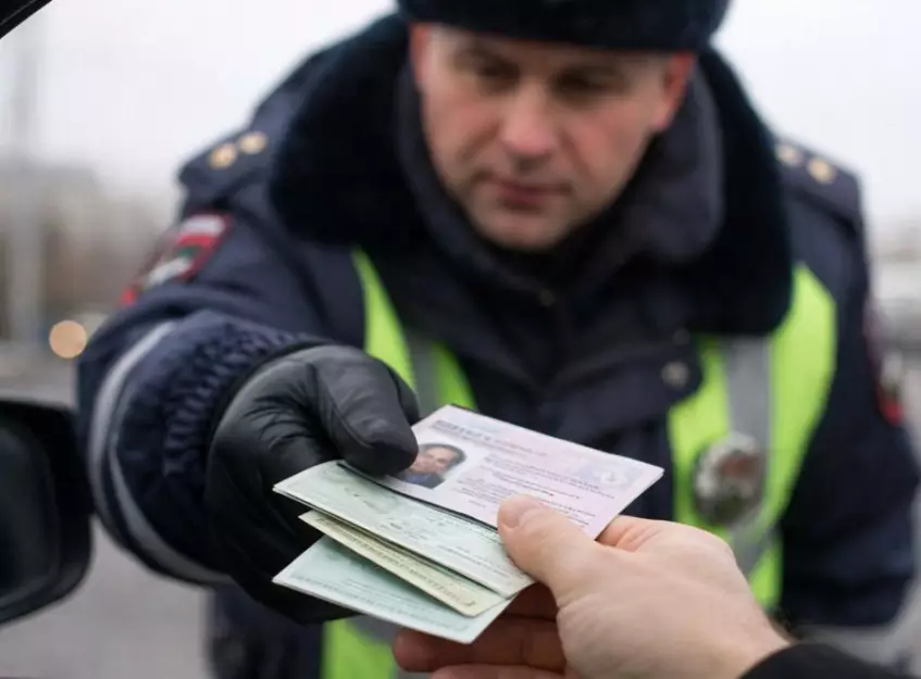 3 документа, которые инспектор ДПС не вправе требовать: понятная памятка для водителей