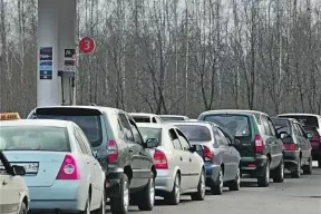 Некоторые россияне могут обслуживаться на АЗС без очереди