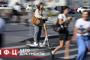 Электросамокатчикам могут запретить ездить по тротуарам