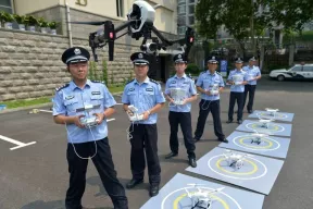 В Китае на дороги выпустили дронов-полицейских 